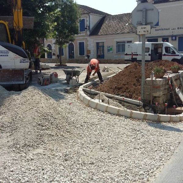 21/06/17 On adoucit l'entrée de la place de l'église